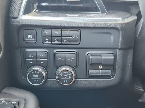 Used 2025 Chevrolet Suburban RST w/ RST Capability Package AWD/4WD image 24
