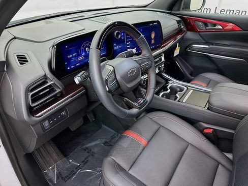 Used 2024 Chevrolet Traverse RS image 12