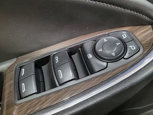Used 2018 Chevrolet Malibu Premier FWD image 27