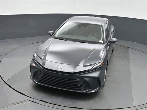 Used 2025 Toyota Camry LE image 35