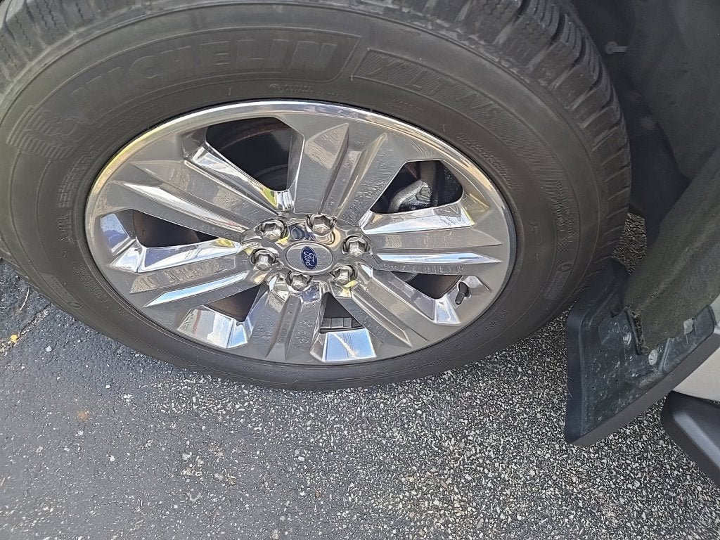 Used 2019 Ford F150 XLT w/ Equipment Group 302A Luxury AWD/4WD image 9