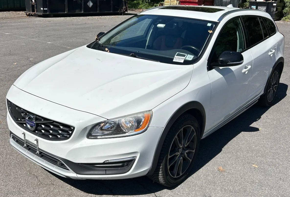 Used 2018 Volvo V60 T5 Cross Country AWD/4WD image 1