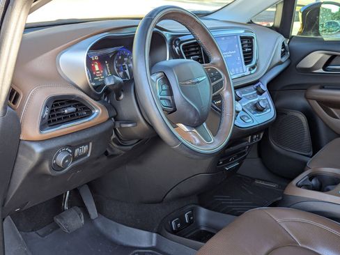Used 2019 Chrysler Pacifica Limited image 13