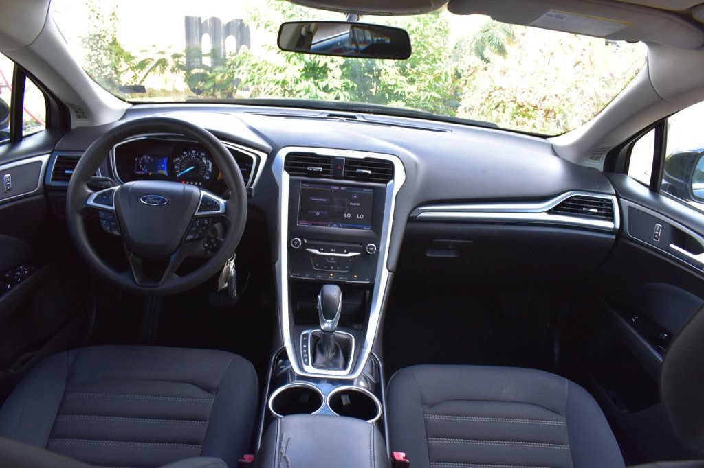 Used 2013 Ford Fusion SE FWD image 26