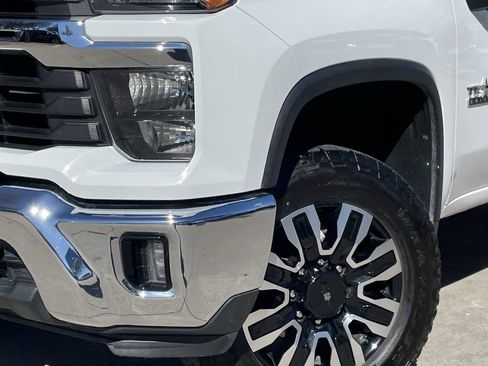 Used 2024 Chevrolet Silverado 2500 LT w/ Texas Edition image 8