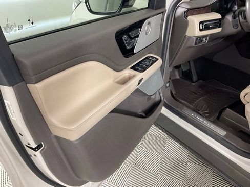 Used 2020 Lincoln Aviator Reserve w/ Equipment Group 201A RWD image 17