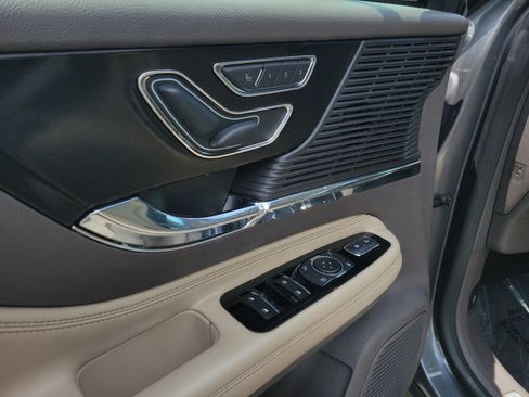 Used 2021 Lincoln Corsair FWD w/ Convenience Package image 17