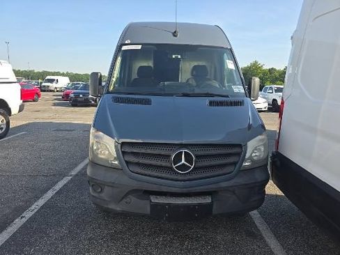 Used 2018 Mercedes-Benz Sprinter 2500 image 2