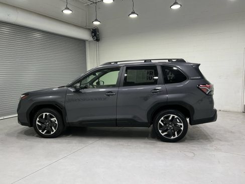 Certified 2025 Subaru Forester Premium AWD/4WD image 5