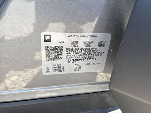 Used 2025 Chevrolet Trax LT w/ LT Convenience Package FWD image 29