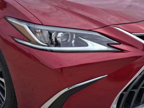 Certified 2025 Lexus ES 300h w/ Premium Package FWD image 35
