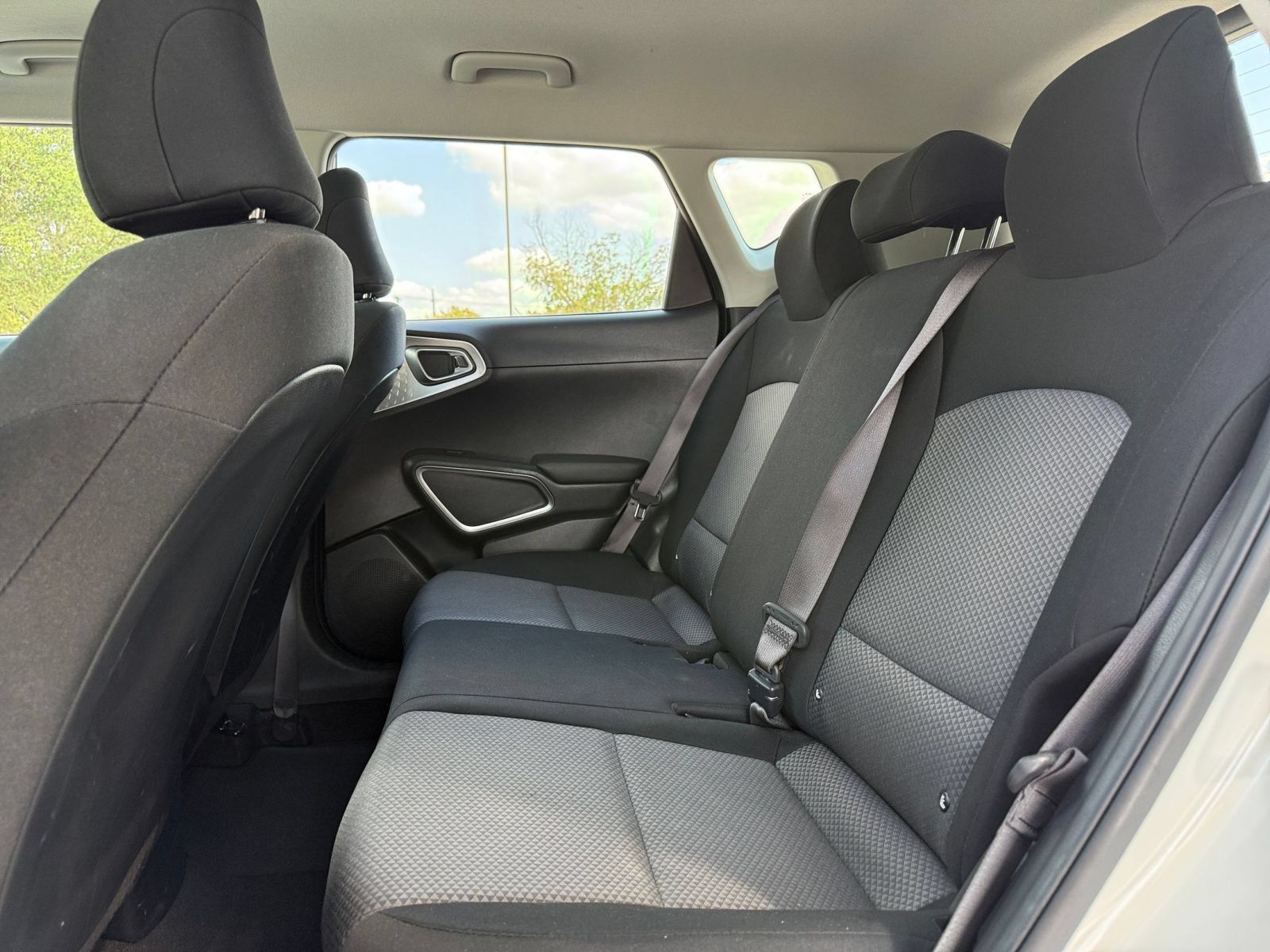 Used 2025 Kia Soul LX w/ LX Technology Package FWD image 25