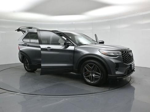 Used 2025 Ford Explorer ST w/ Sun And Sound Package AWD/4WD image 37