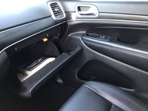 Used 2022 Jeep Grand Cherokee Limited RWD image 32