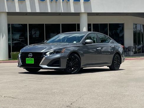 Used 2025 Nissan Altima 2.5 SV w/ SV Special Edition Package FWD image 1