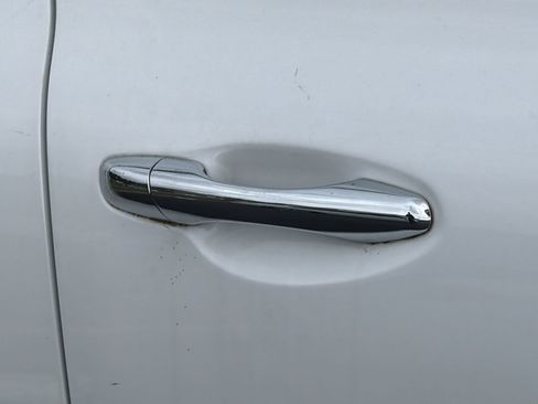 Used 2017 Kia Sorento FWD image 5