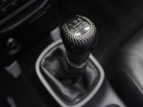 Used 2004 Toyota MR2 image 33