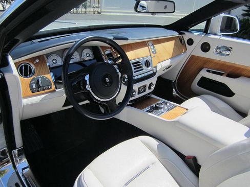 Used 2016 Rolls-Royce Dawn RWD image 38