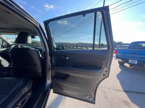 Used 2019 Honda Pilot Touring image 16