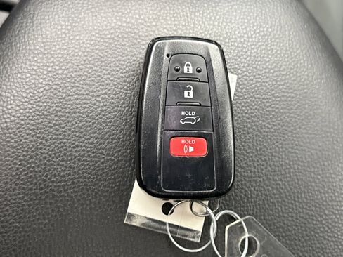 Used 2022 Toyota RAV4 XLE image 22