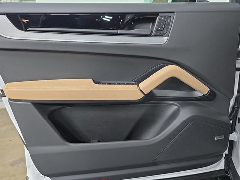New 2026 Porsche Cayenne image 22