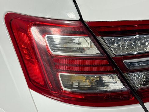 Used 2016 Ford Taurus SE image 34