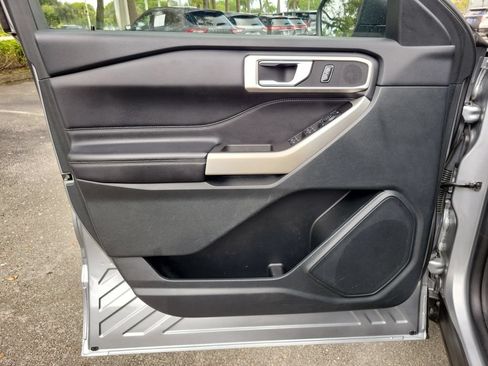 Used 2023 Ford Explorer XLT w/ Equipment Group 202A RWD image 17