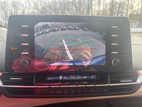 Used 2022 Toyota Sienna XLE image 19