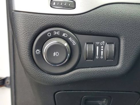 Used 2016 Jeep Cherokee Trailhawk w/ Cold Weather Group AWD/4WD image 16