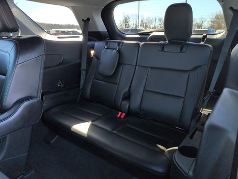 Used 2022 Ford Explorer XLT w/ Equipment Group 202A image 32