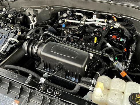 Used 2024 Ford Explorer XLT w/ Equipment Group 202A image 33