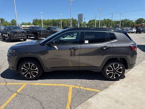 Used 2023 Jeep Compass Limited w/ Sun and Sound Group AWD/4WD image 8