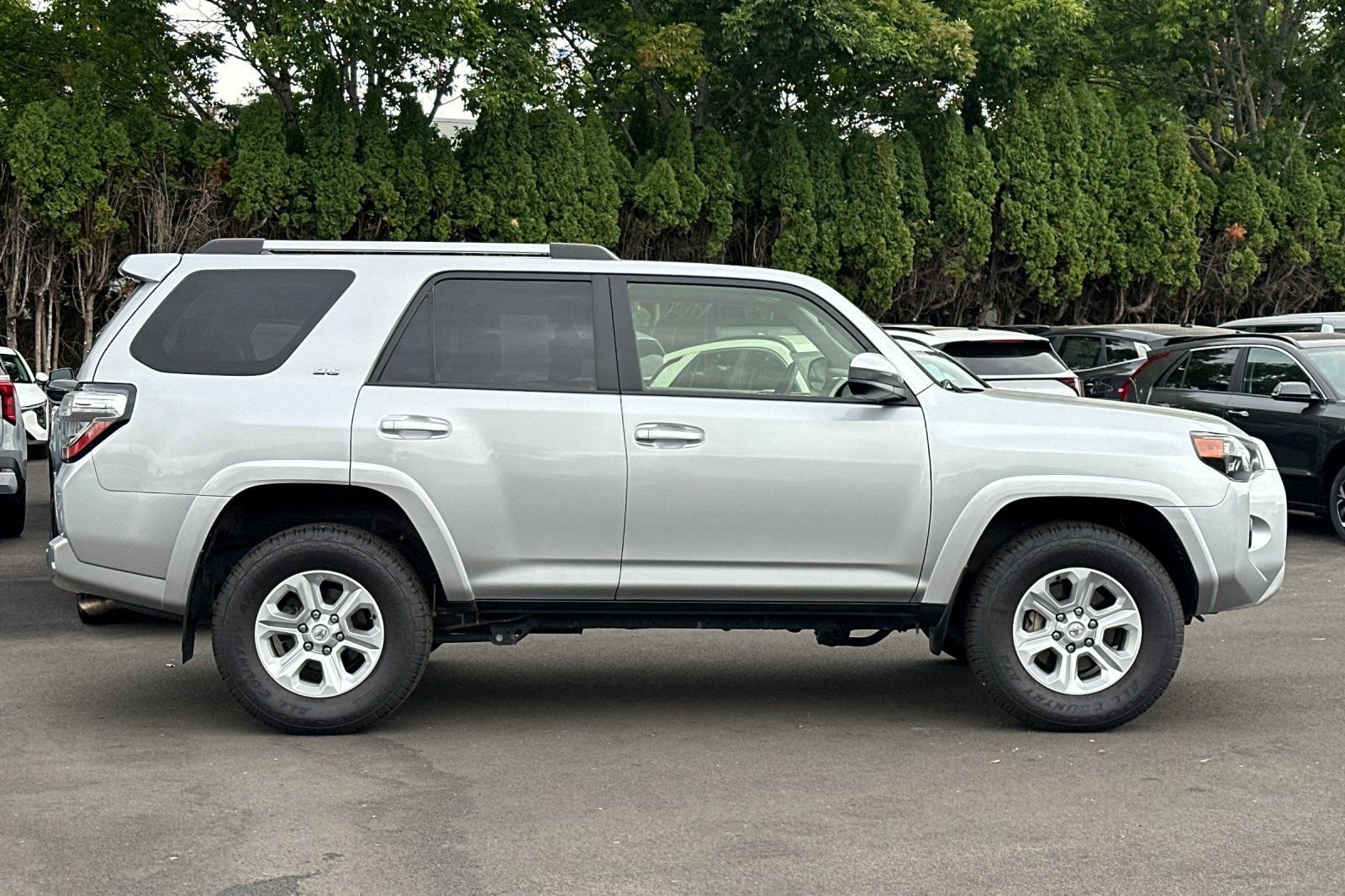 Used 2024 Toyota 4Runner SR5 AWD/4WD image 3