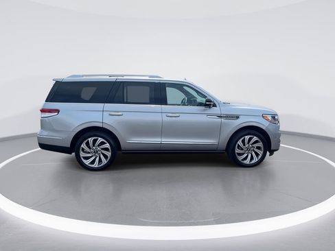 Used 2023 Lincoln Navigator Reserve AWD/4WD image 9