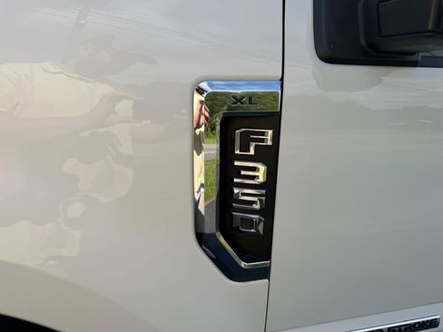 Used 2017 Ford F350 XL w/ Power Equipment Group AWD/4WD image 9