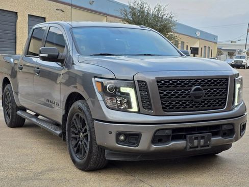 Used 2018 Nissan Titan SV w/ SV Convenience Package image 1