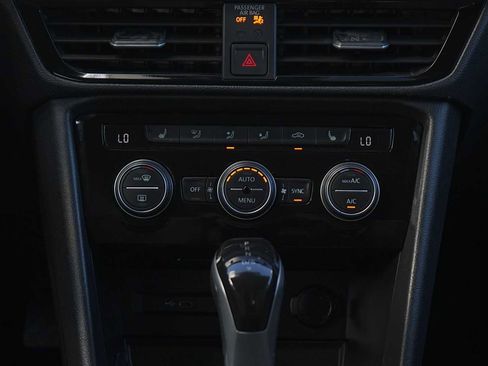 Used 2024 Volkswagen Taos SE FWD image 20