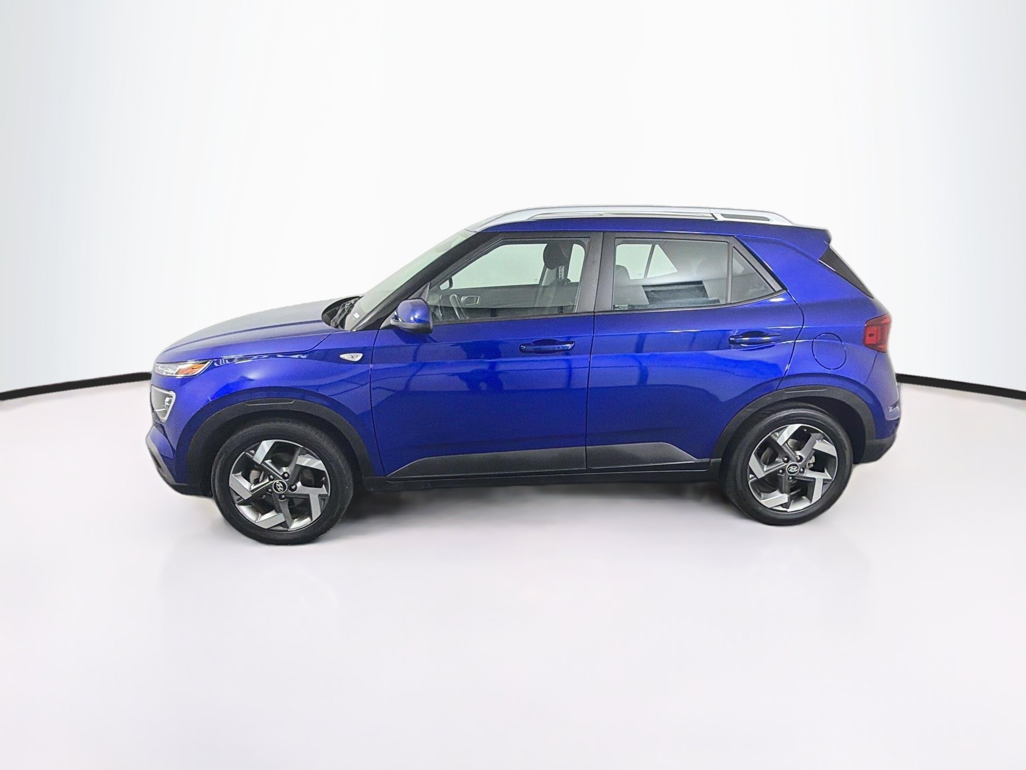 Used 2025 Hyundai Venue SEL FWD image 4