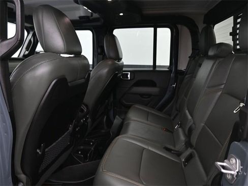 Used 2025 Jeep Gladiator Mojave w/ Convenience Group image 16