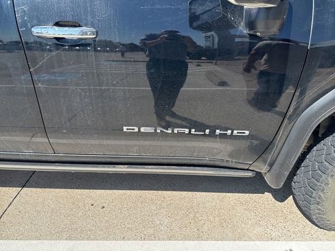 Used 2023 GMC Sierra 3500 Denali w/ Denali Ultimate Package AWD/4WD image 11