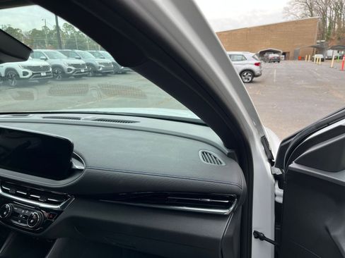 Used 2025 Buick Envista Sport Touring image 33