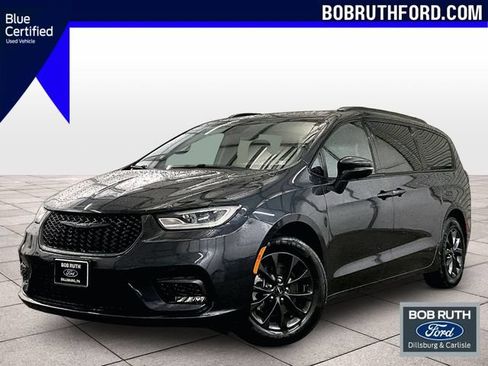 Used 2021 Chrysler Pacifica Touring FWD image 1