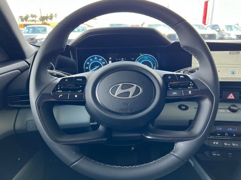 New 2025 Hyundai Elantra Limited image 21