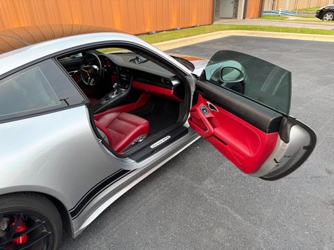 Used 2018 Porsche 911 GT3 RS image 29