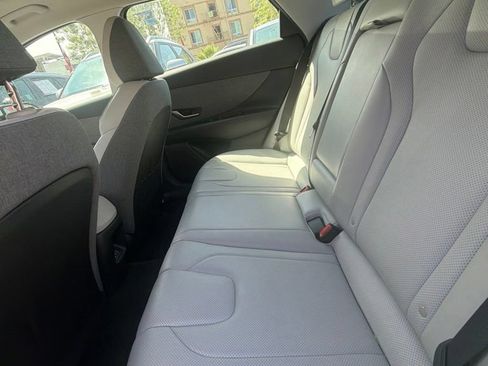 Used 2025 Hyundai Elantra Limited FWD image 8