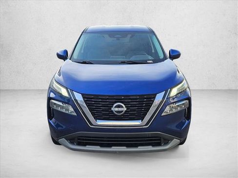 Used 2023 Nissan Rogue SV image 2