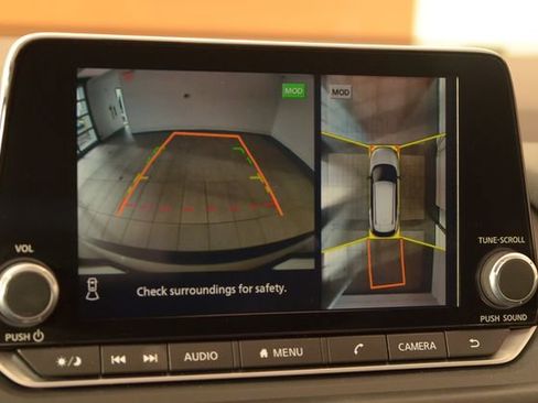 Used 2023 Nissan Rogue SL image 28