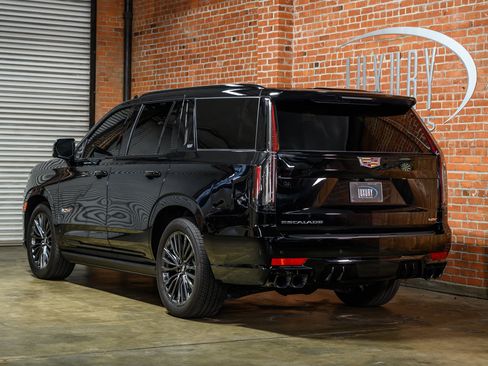 Used 2024 Cadillac Escalade V w/ LPO, Floor Liner Package image 5