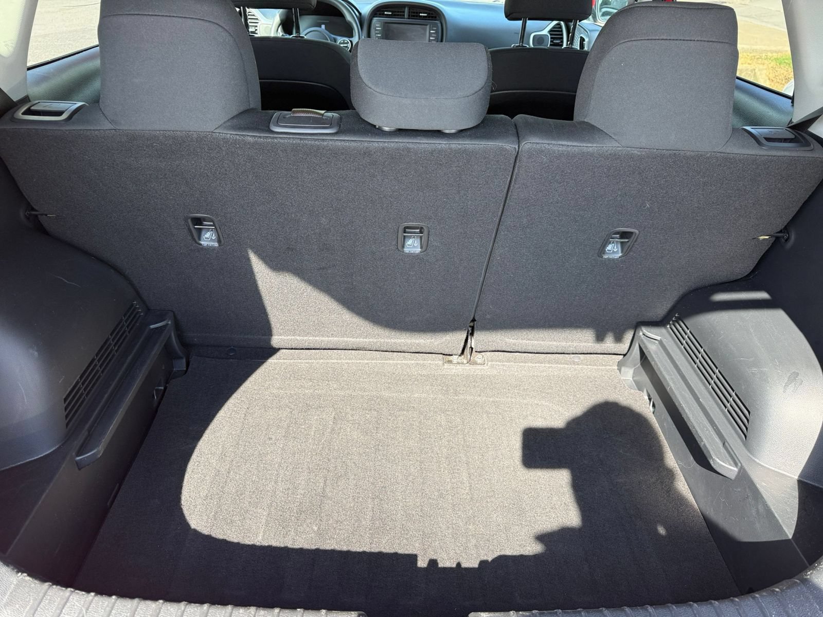 Used 2025 Kia Soul LX w/ LX Technology Package FWD image 28