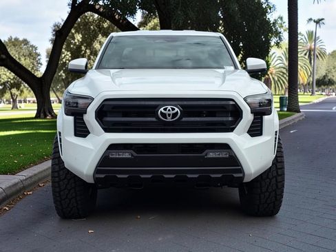 Used 2025 Toyota Tacoma SR5 AWD/4WD image 3